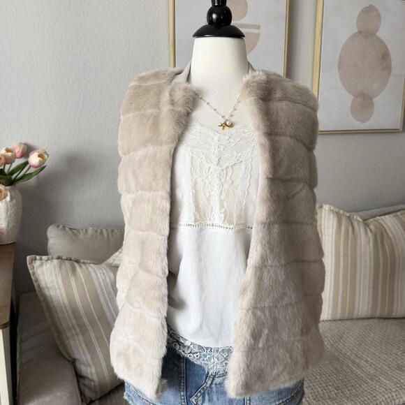 a new day Jackets & Blazers - A New Day Cream Faux Fur Vest